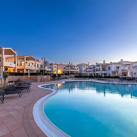 酒店 Nau Salema Village 4*